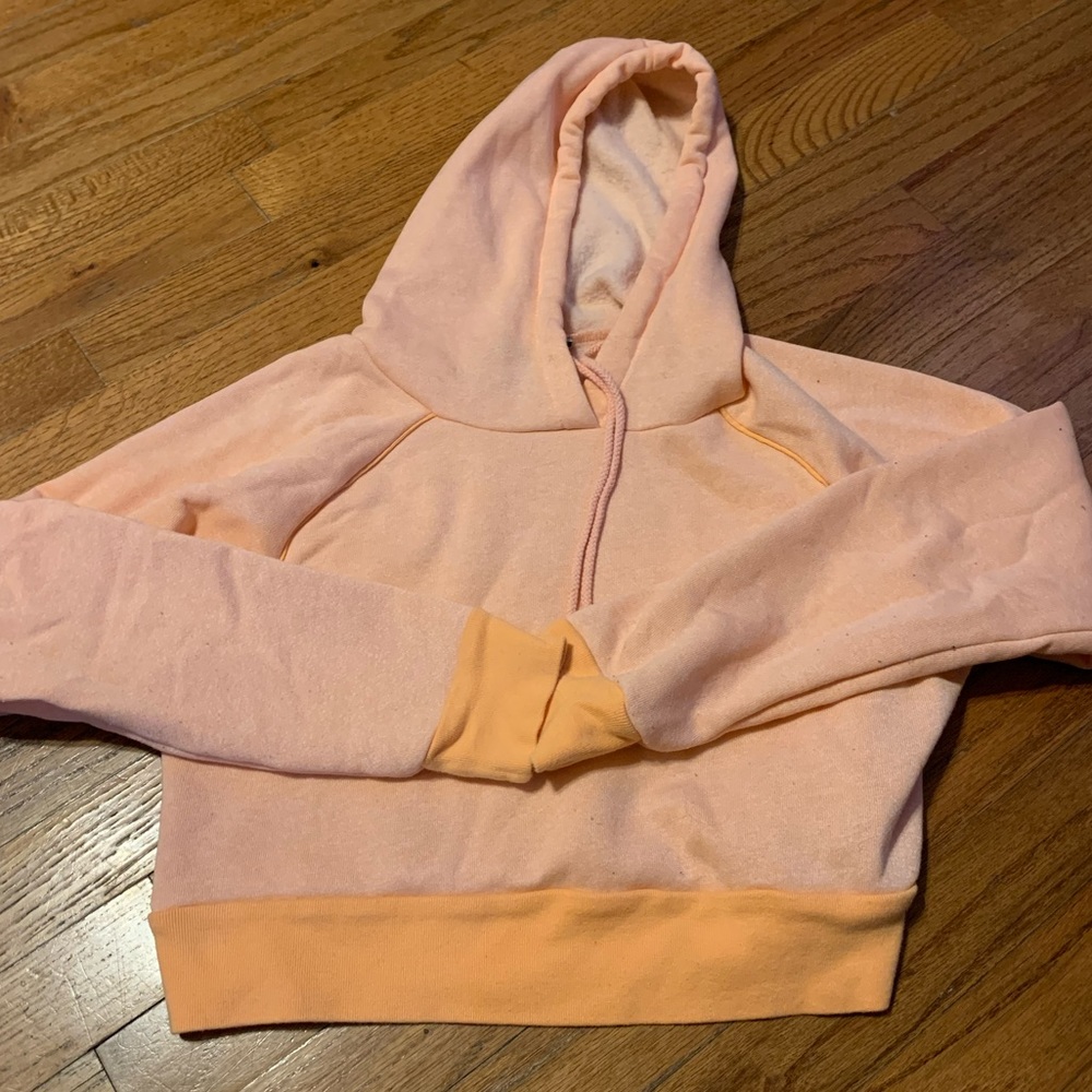 American Eagle Cropped peach and orange hoodie